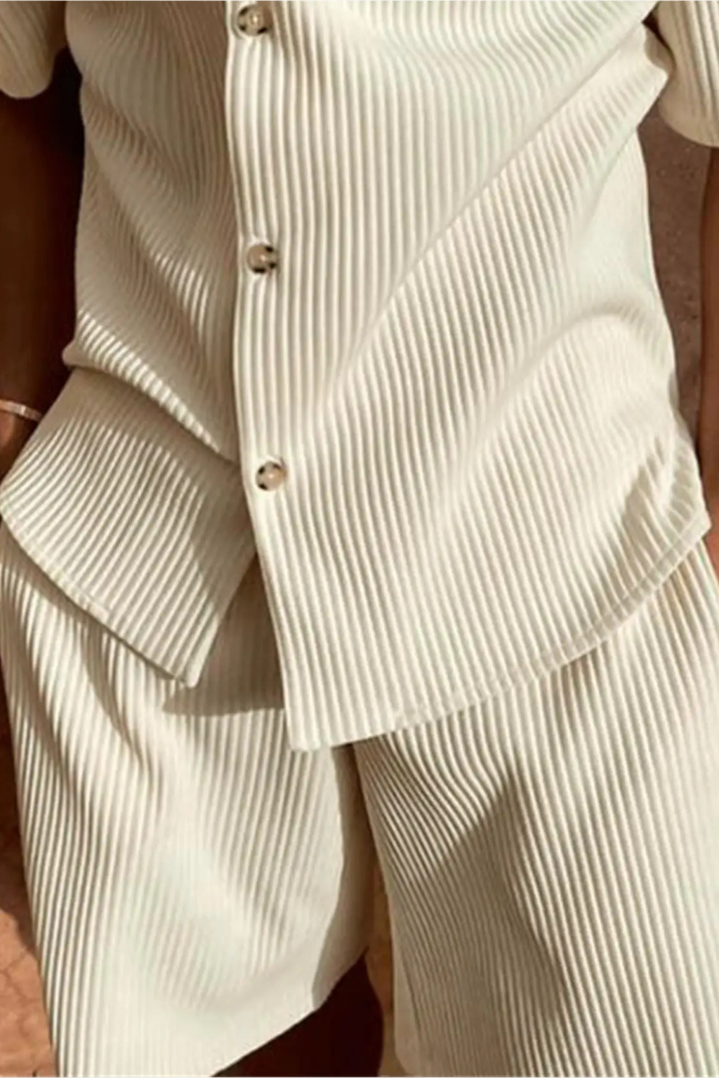 Conjunto de Dos Piezas para Hombre con Camisa de Manga Corta y Pantalones Cortos
