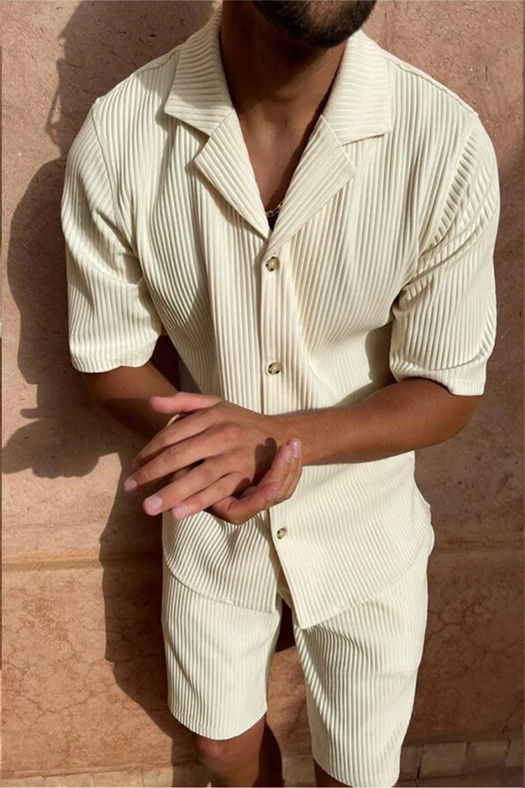 Conjunto de Dos Piezas para Hombre con Camisa de Manga Corta y Pantalones Cortos
