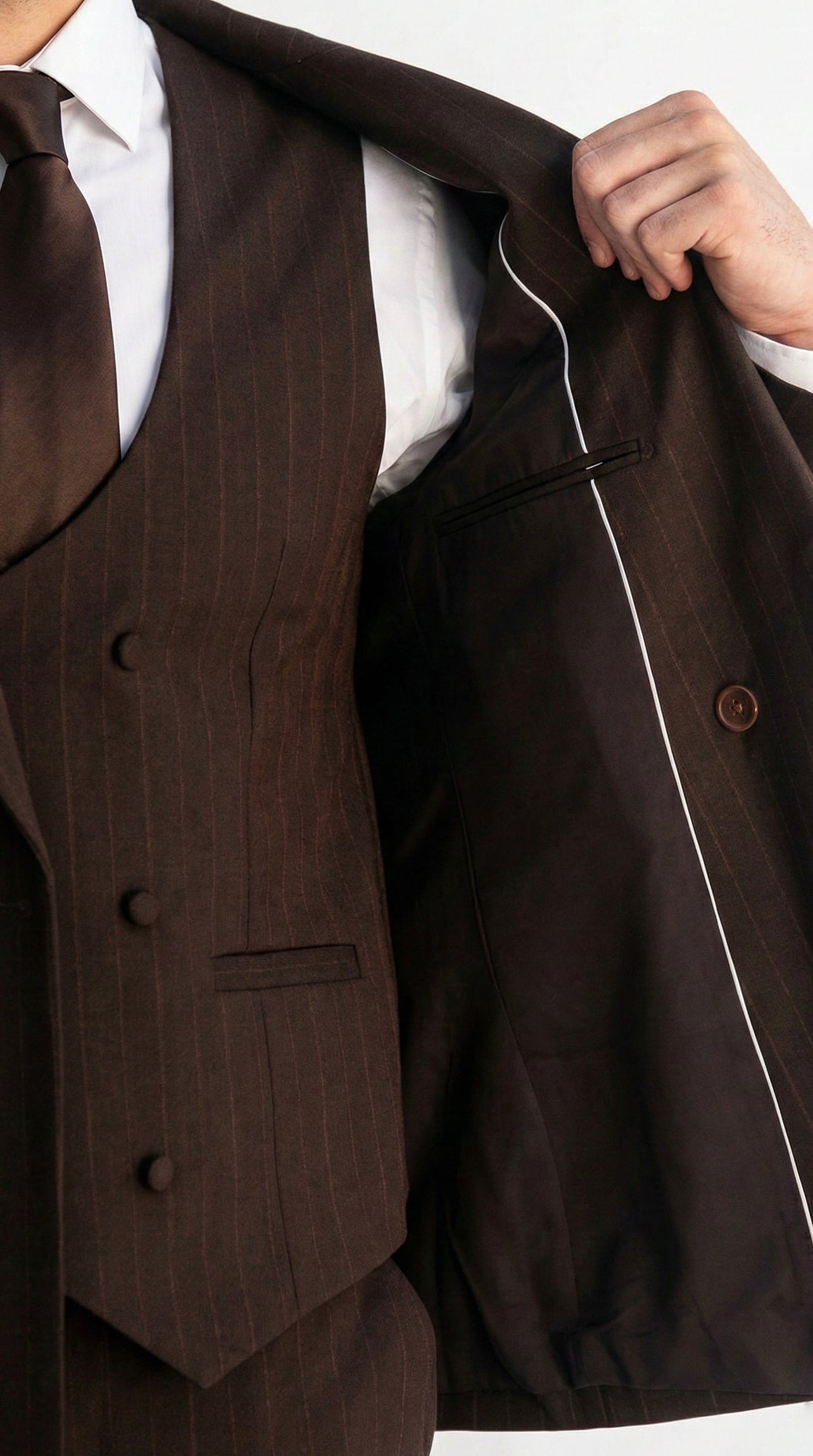 Traje de tres piezas de calidad premium con rayas sutiles  - distinción con personalidad.